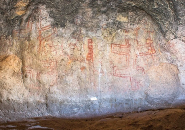 malowidła w jaskini Huenul 1