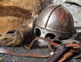 knight-armor-helmet-weapons-161936