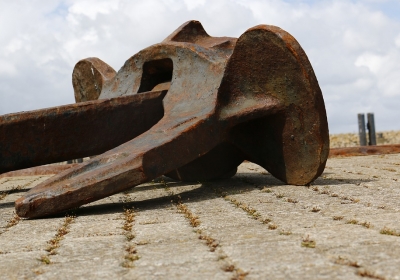 kotwica wydobyta z wody